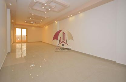 شقة - 4 غرف نوم - 2 حمامات للايجار في كفر عبده - رشدي - حي شرق - الاسكندرية