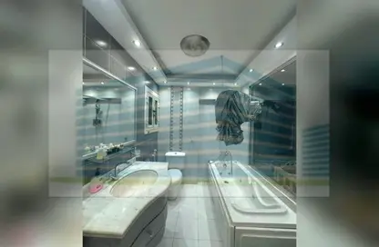 شقة - 3 غرف نوم - 2 حمامات للايجار في طريق ابو قير - زيزينيا - حي شرق - الاسكندرية