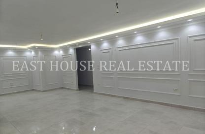 Apartment - 3 Bedrooms - 2 Bathrooms for rent in Ganoob El Acadimia - New Cairo City - Cairo