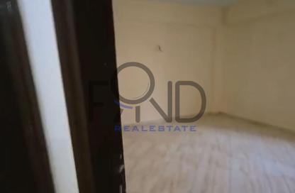 Apartment - 3 Bedrooms - 1 Bathroom for rent in Zizinia St. - South Investors Area - New Cairo City - Cairo