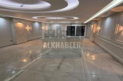 شقة - 3 - 3 للإيجار في شارع كورنيش النيل - العجوزة - الجيزة شقة - 3 - 3 للإيجار في شارع كورنيش النيل - العجوزة - الجيزة