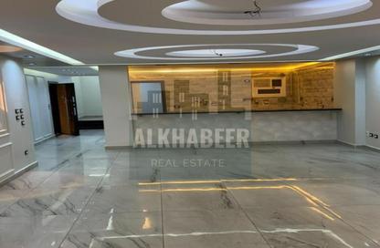 شقة - 3 - 3 للإيجار في شارع كورنيش النيل - العجوزة - الجيزة شقة - 3 - 3 للإيجار في شارع كورنيش النيل - العجوزة - الجيزة
