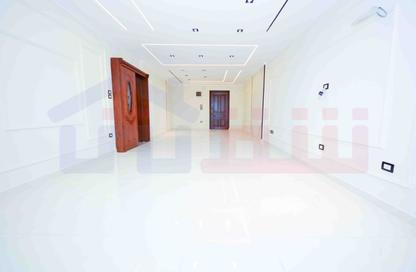 Apartment - 3 Bedrooms - 2 Bathrooms for sale in Tharwat - Hay Sharq - Alexandria Apartment - 3 Bedrooms - 2 Bathrooms for sale in Tharwat - Hay Sharq - Alexandria