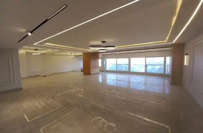 Apartment - 3 Bedrooms - 3 Bathrooms for sale in Nile Corniche St. - Al Agouza - Giza