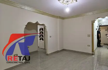 Apartment - 2 Bedrooms - 1 Bathroom for rent in Dr Ismail Wahbi St. - 10th Zone - Nasr City - Cairo