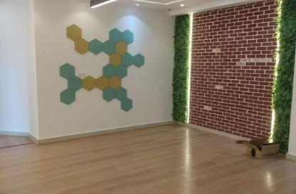 Office Space - 3 Bedrooms - 2 Bathrooms for rent in Rayhanah Plaza - Zahraa El Maadi - Hay El Maadi - Cairo