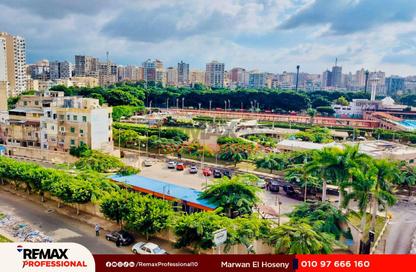 Apartment - 3 Bedrooms - 3 Bathrooms for sale in Omar Lotfy St. - Sporting - Hay Sharq - Alexandria
