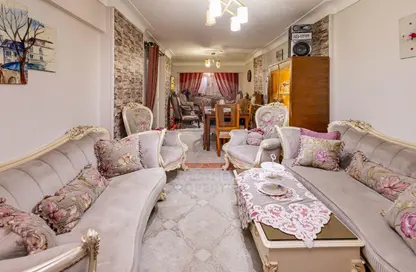 Apartment - 2 Bedrooms - 1 Bathroom for sale in Gamal Abdel Nasser St. - El Mandara - Hay Than El Montazah - Alexandria