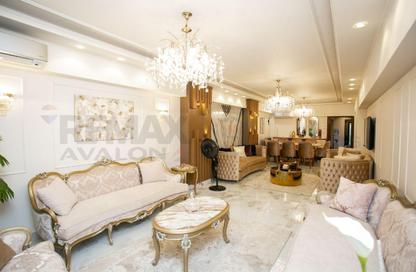 شقة - 3 غرف نوم - 2 حمامات للبيع في سموحة - حي شرق - الاسكندرية