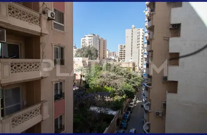 شقة - 3 غرف نوم - 2 حمامات للبيع في شارع الفريق اسماعيل سرهنك - لوران - حي شرق - الاسكندرية