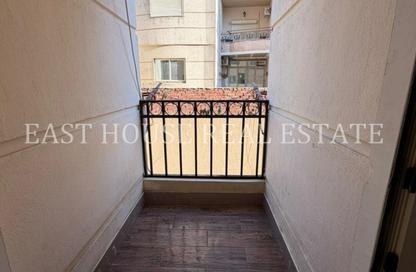 Apartment - 3 Bedrooms - 2 Bathrooms for sale in Al Narges - New Cairo City - Cairo