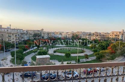 Apartment - 2 Bedrooms - 3 Bathrooms for sale in Al Narges 3 - Al Narges - New Cairo City - Cairo