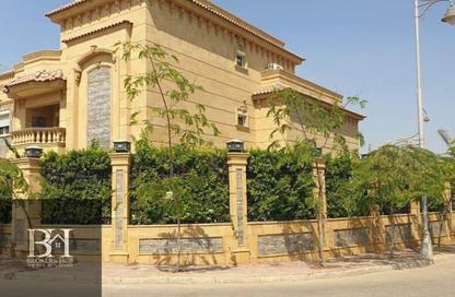 Villa - 3 Bedrooms - 4 Bathrooms for sale in Royal City - Sheikh Zayed Compounds - Sheikh Zayed City - Giza