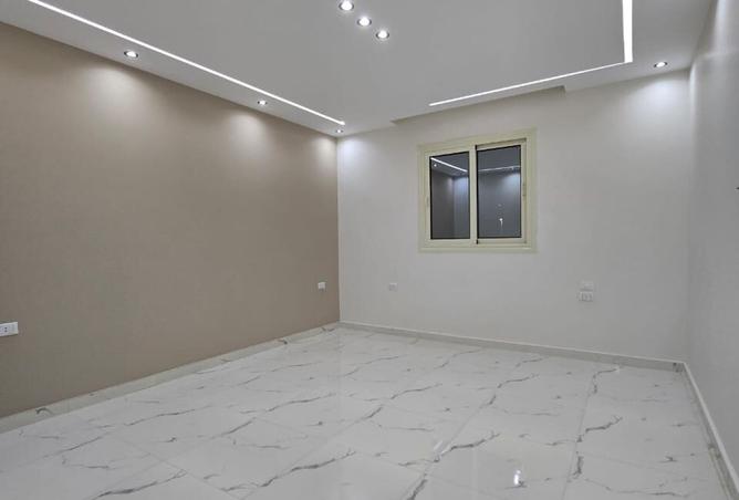 8432576 - Property Image 3