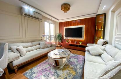 Apartment - 3 Bedrooms - 2 Bathrooms for sale in Abdel Salam Aref St. - Glim - Hay Sharq - Alexandria