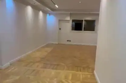 شقة - 3 غرف نوم - 2 حمامات للبيع في شارع الحسن - الدقي - الجيزة شقة - 3 غرف نوم - 2 حمامات للبيع في شارع الحسن - الدقي - الجيزة