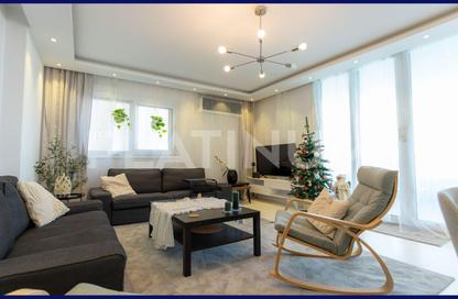 Apartment - 3 Bedrooms - 1 Bathroom for sale in Khaled Ibn Al Walid St. - Miami - Hay Awal El Montazah - Alexandria