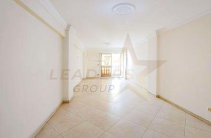 Apartment - 3 Bedrooms - 2 Bathrooms for rent in Kamal Eldin Salah St. - Smouha - Hay Sharq - Alexandria