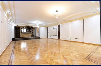 Apartment - 3 Bedrooms - 2 Bathrooms for sale in Al Safira Hoda Al Marasi St. - Laurent - Hay Sharq - Alexandria