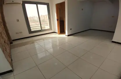 Office Space - 3 Bedrooms - 2 Bathrooms for rent in 7th District - Sheikh Zayed City - Giza Office Space - 3 Bedrooms - 2 Bathrooms for rent in 7th District - Sheikh Zayed City - Giza