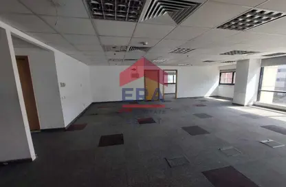 مساحات مكتبية - 3 غرف نوم - 2 حمامات للايجار في ان  90  بيزنس كومبلكس - شارع التسعين الشمالي - التجمع الخامس - مدينة القاهرة الجديدة - القاهرة
