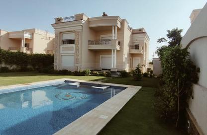 Villa - 4 Bedrooms - 6 Bathrooms for sale in Fountain Park - 5th Settlement Compounds - The 5th Settlement - New Cairo City - Cairo
