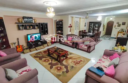 Apartment - 3 Bedrooms - 1 Bathroom for sale in Janaklees - Hay Sharq - Alexandria