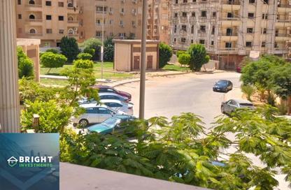 Apartment - 3 Bedrooms - 3 Bathrooms for sale in Al Narges - New Cairo City - Cairo