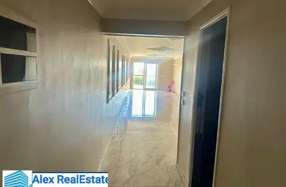 شقة - 3 غرف نوم - 2 حمامات للايجار في كمبوند سموحه برستيج - سموحة الجديدة - سموحة - حي شرق - الاسكندرية