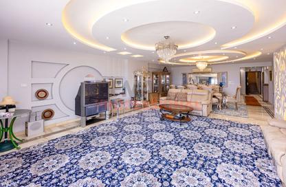 Apartment - 4 Bedrooms - 3 Bathrooms for sale in Al Geish Road - Glim - Hay Sharq - Alexandria