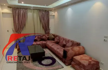Apartment - 3 Bedrooms - 2 Bathrooms for rent in Sakaliya St. - 6th Zone - Nasr City - Cairo