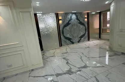 شقة - 3 غرف نوم - 3 حمامات للبيع في شارع مصدق - الدقي - الجيزة