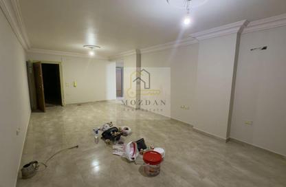 Apartment - 3 Bedrooms - 2 Bathrooms for rent in Zahraa Al Maadi Tunnel - Degla - Hay El Maadi - Cairo