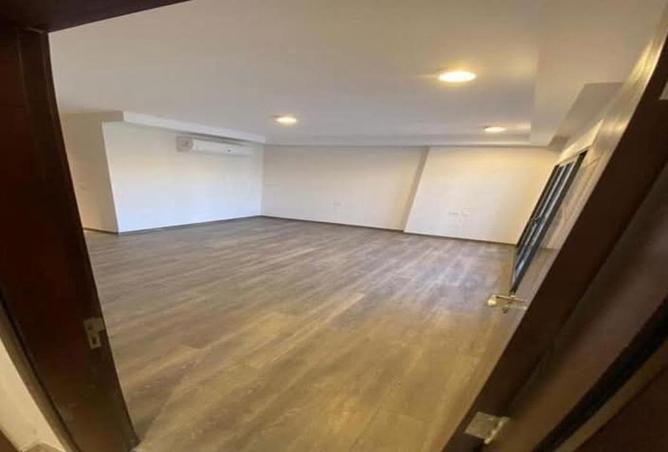 70102010 - Property Image 2