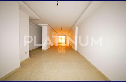 Apartment - 3 Bedrooms - 2 Bathrooms for sale in Al Safa St. - Smouha - Hay Sharq - Alexandria