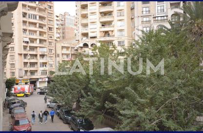 Apartment - 3 Bedrooms - 2 Bathrooms for sale in Al Safa St. - Smouha - Hay Sharq - Alexandria