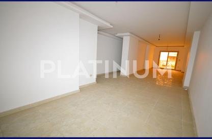 Apartment - 3 Bedrooms - 2 Bathrooms for sale in Al Safa St. - Smouha - Hay Sharq - Alexandria