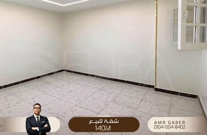 شقة - 3 غرف نوم - 1 حمام للبيع في خلف شارع بن مصلح الأرمن - ميامي - حي اول المنتزة - الاسكندرية