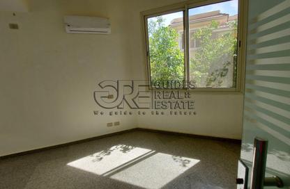 Office Space - 3 Bedrooms - 2 Bathrooms for rent in Touristic Zone 1 - Touristic Zone - Al Motamayez District - 6 October City - Giza