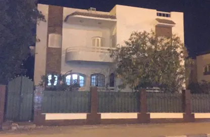 فيلا - 4 غرف نوم - 4 حمامات للبيع في طريق الشروق - المجاورة الاولي - الحي التاسع - مدينة الشروق - القاهرة