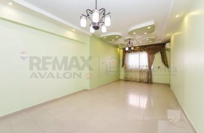 Apartment - 5 Bedrooms - 2 Bathrooms for sale in Cleopatra - Hay Sharq - Alexandria Apartment - 5 Bedrooms - 2 Bathrooms for sale in Cleopatra - Hay Sharq - Alexandria