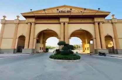 Villa - 5 Bedrooms - 6 Bathrooms for sale in Royal City - Sheikh Zayed Compounds - Sheikh Zayed City - Giza