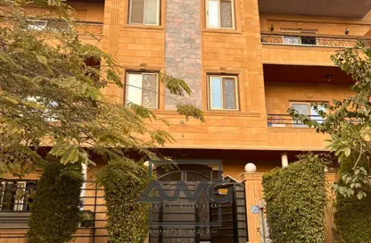 Apartment - 3 Bedrooms - 3 Bathrooms for sale in Abo Mousa Al Ashaari St. - The 1st Settlement - New Cairo City - Cairo