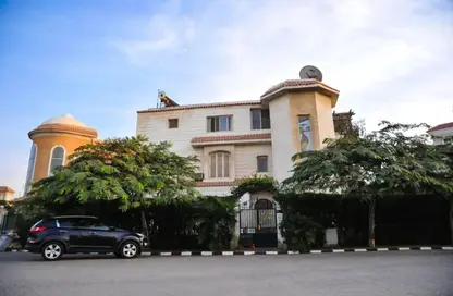 Villa - 5 Bedrooms - 6 Bathrooms for sale in Zayed 2000 - 4th District - Sheikh Zayed City - Giza