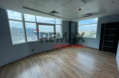 Office Space - 4 Bedrooms - 1 Bathroom for rent in Kargo Mall - Al Shabab St. - Sheikh Zayed City - Giza