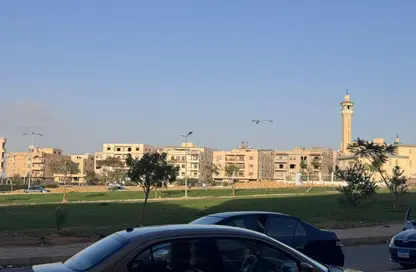 شقة - 4 غرف نوم - 3 حمامات للبيع في المجاورة الاولي - المنطقة الخامسة - مدينة الشروق - القاهرة