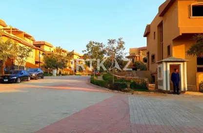 منزل مزدوج - 5 غرف نوم - 5 حمامات للبيع في مون فالي 2 - امتداد المستثمرين الشمالية - مدينة القاهرة الجديدة - القاهرة