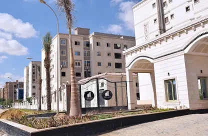 Apartment - 3 Bedrooms - 1 Bathroom for sale in Ard Al Mokhabarat - Hadayek October - 6 October City - Giza