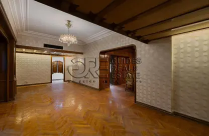 شقة - 3 غرف نوم - 3 حمامات للبيع في شارع عدن - المهندسين - الجيزة