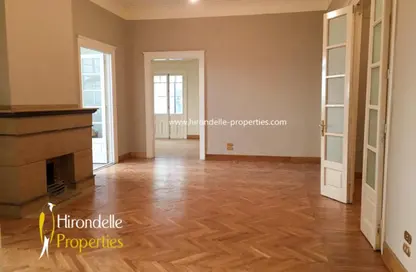 شقة - 3 غرف نوم - 3 حمامات للايجار في شارع محمد مظهر - الزمالك - القاهرة